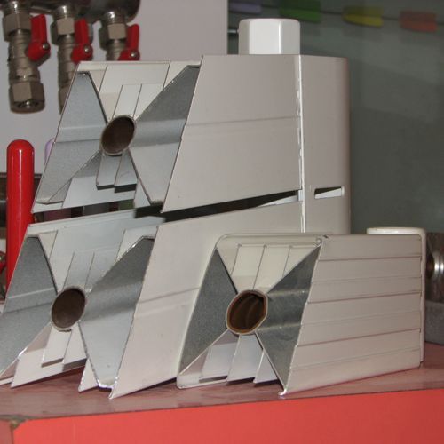 壹号娱乐8080铜铝复合暖气片,切面,优质的纯铜内腔,铝制翘片超大散热面.